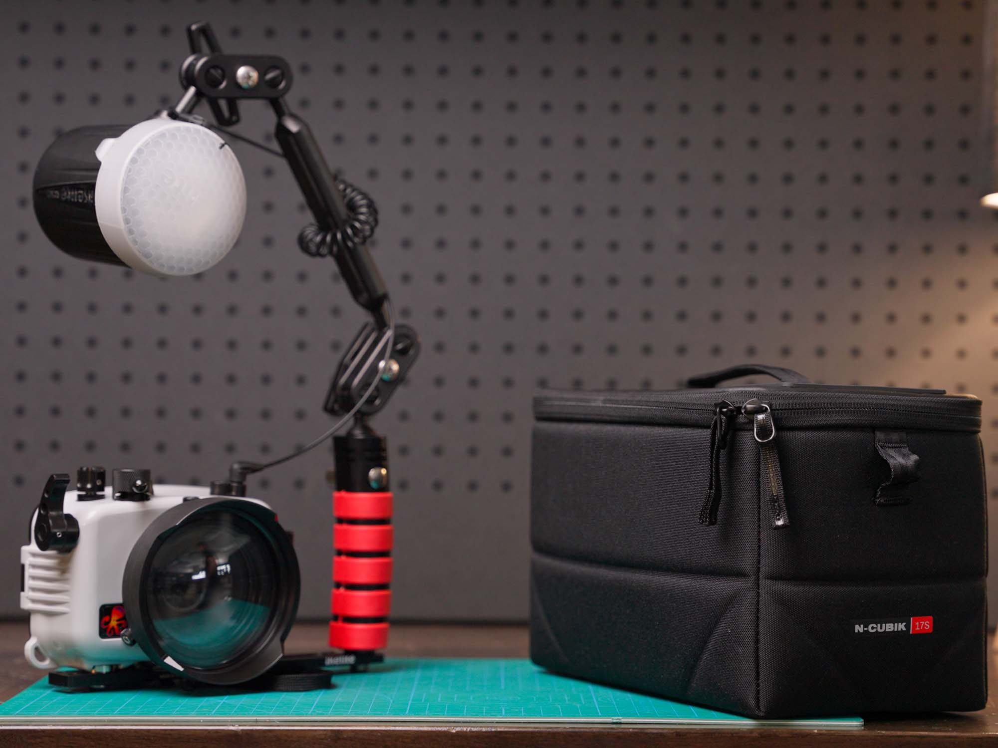 アシメントリーサテンSetup Packing Made Easy for the OM System TG-7 Deluxe Kit [VIDEO]