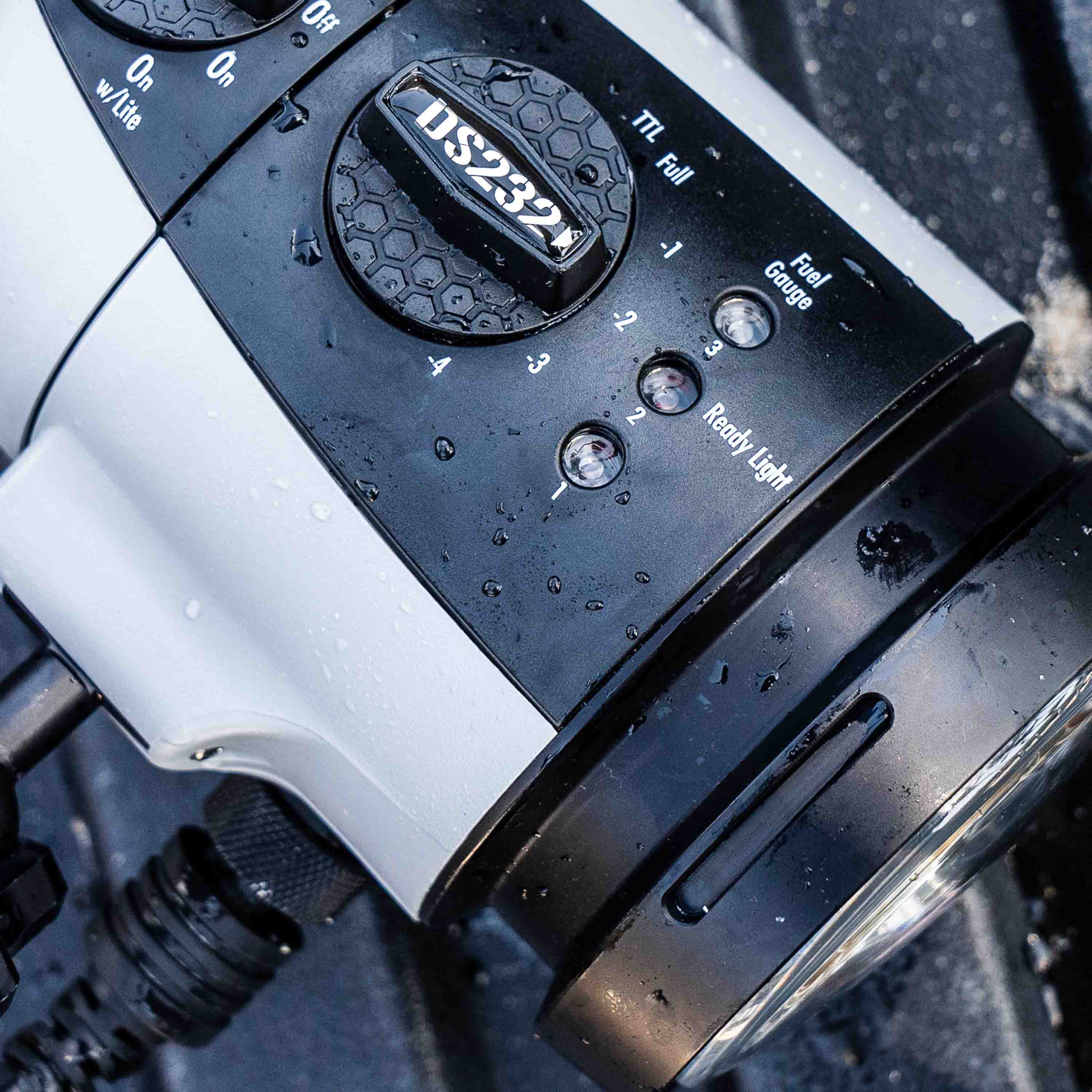 DS232 TTL Underwater Strobe with Video Light
