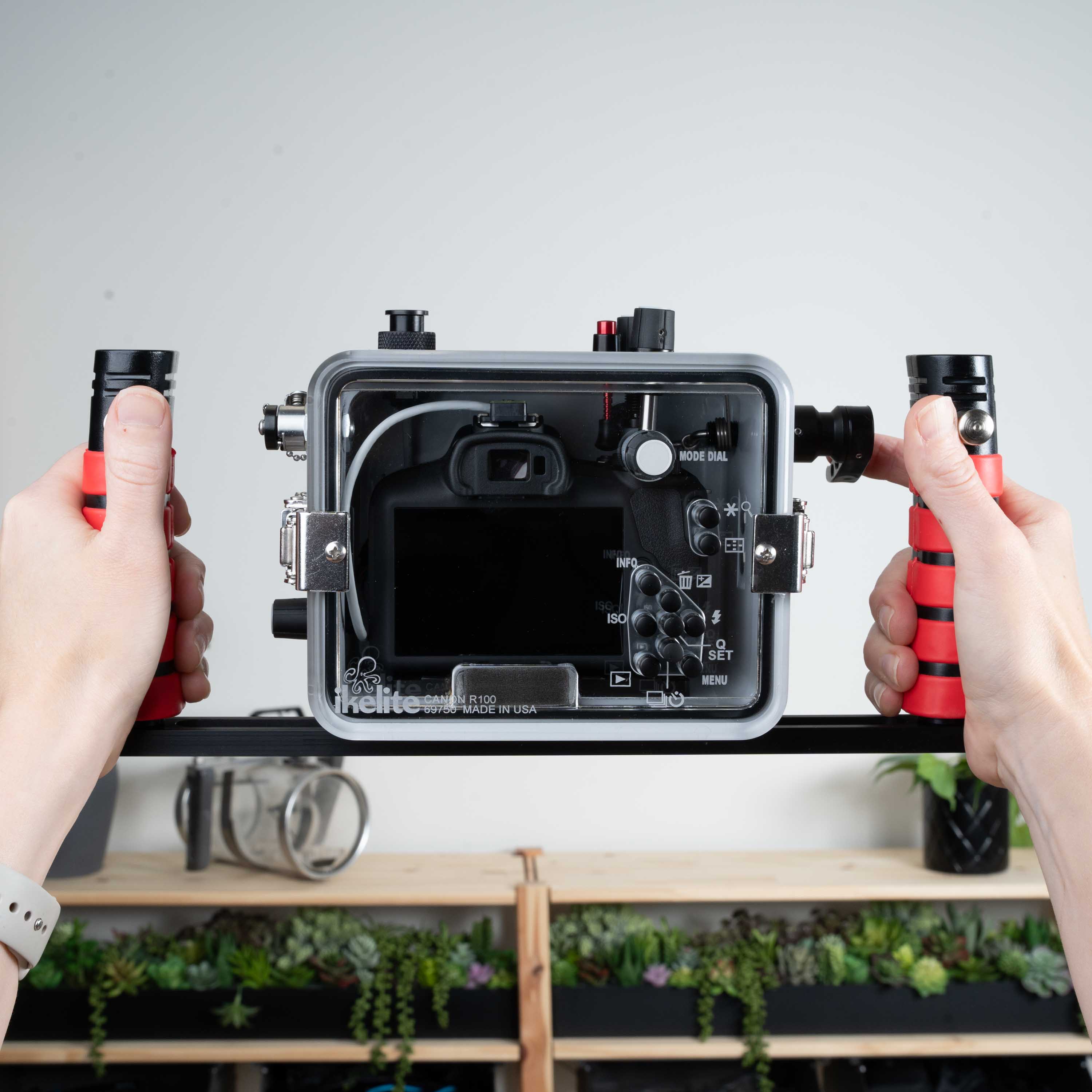 Ikelite Ikelite 200DLM/D Underwater Housing for Canon EOS R100 with Dome Port, Handles & Vacuum