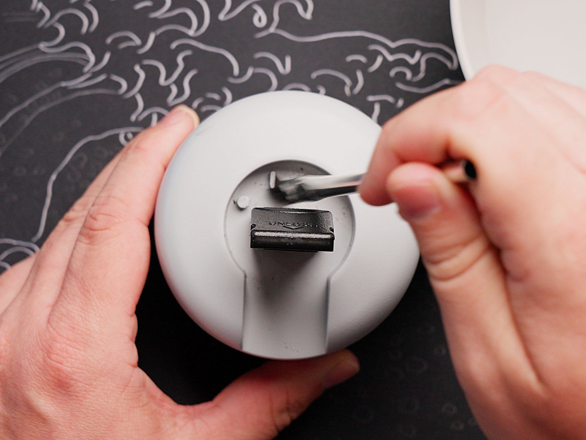 Cleaning a Strobe Battery Toggle Lock [VIDEO]