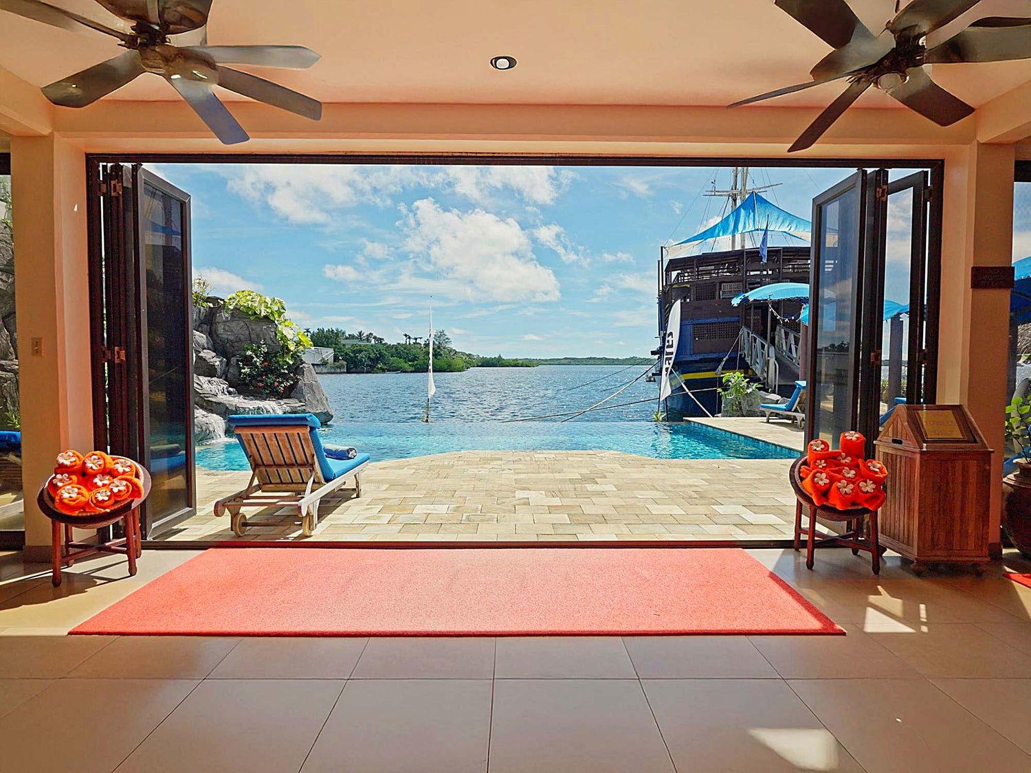 Favorite Underwater Photography Destination // Yap, Micronesia with Manta Ray Bay Resort [VIDEO]