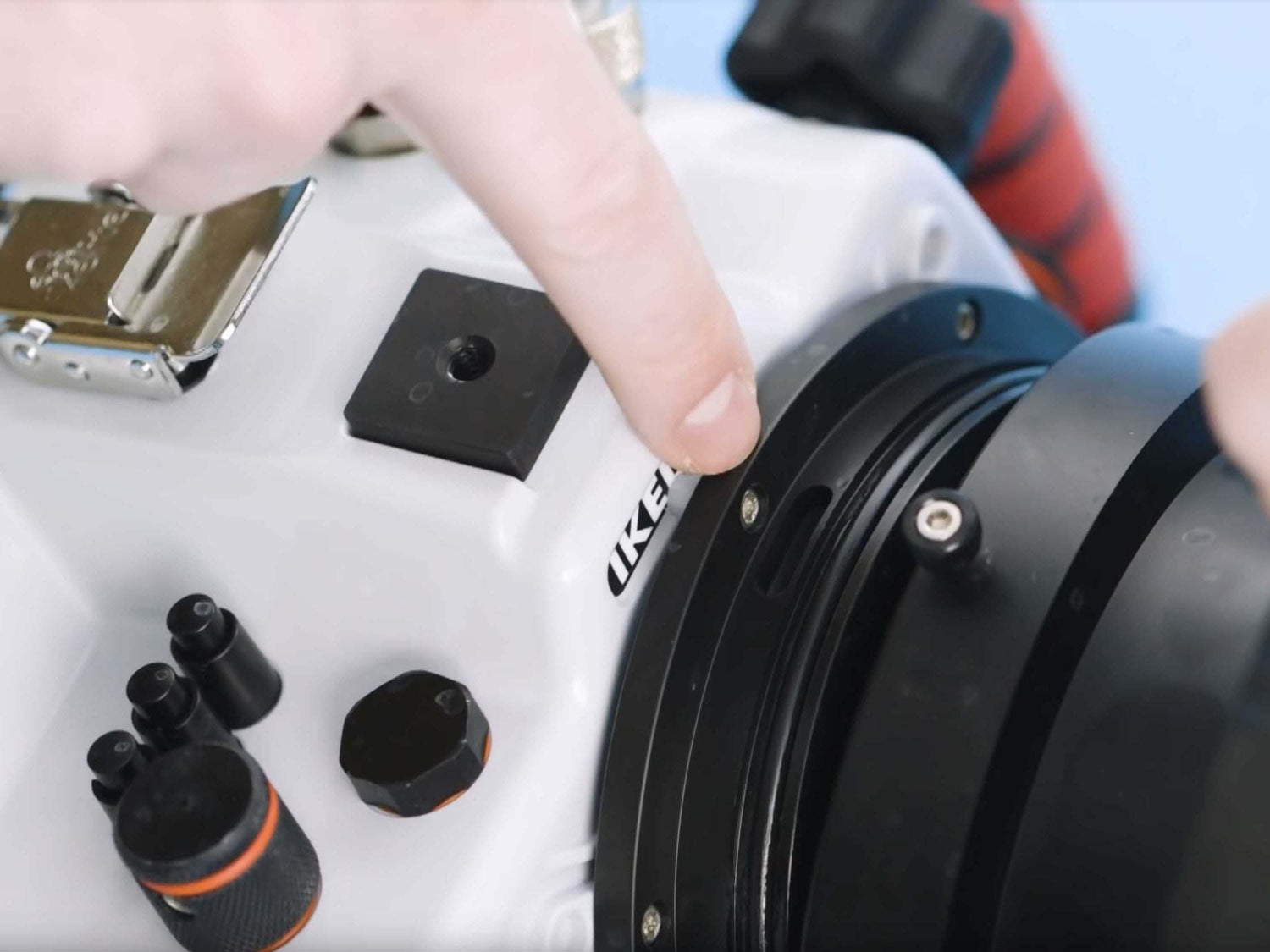 Dry Lock Mirrorless and DSLR Housing Assembly [VIDEO]