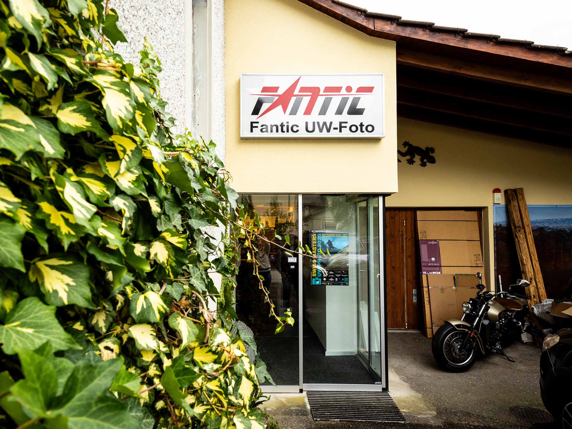 Fantic UW-Foto Switzerland's premier Ikelite underwater photography dealer