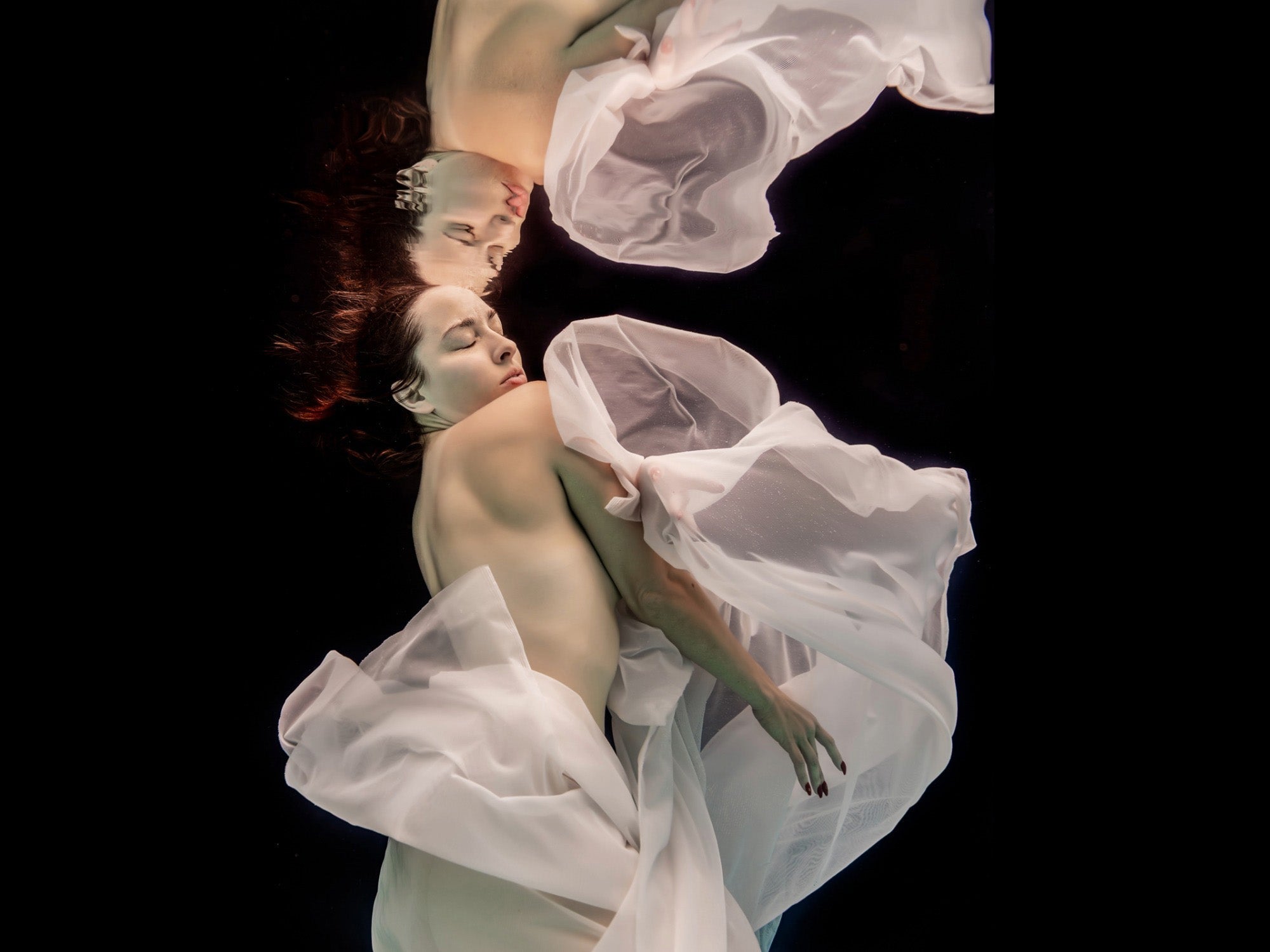 Jim Hobart Underwater Portraiture with Models images taken with the Canon R5 inside an Ikelite 200DL Underwater Housing // Ikelite Featured Customer Gallery