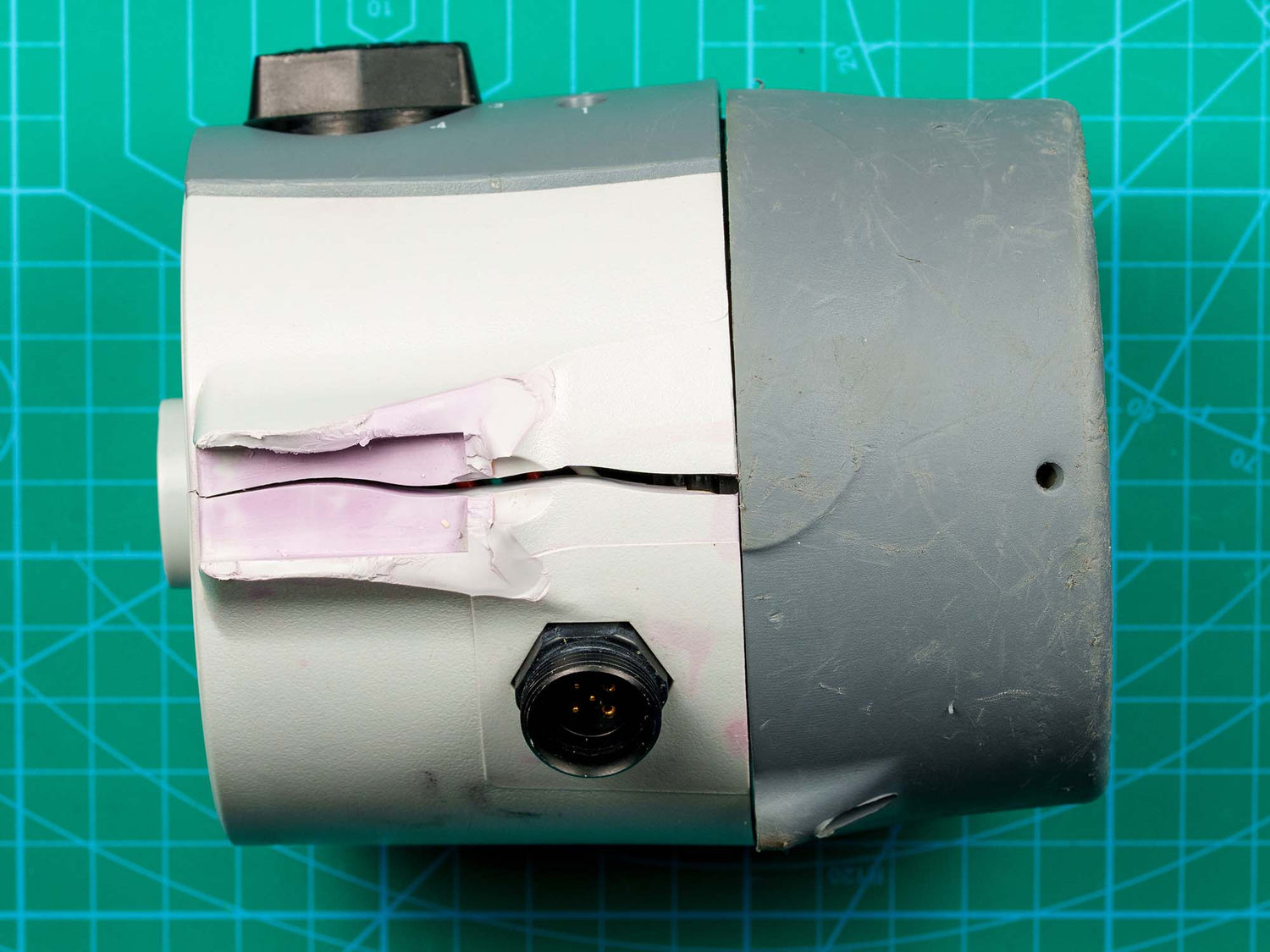 WARNING !! Never Use Loc-Tite on your Strobe Ball Mount