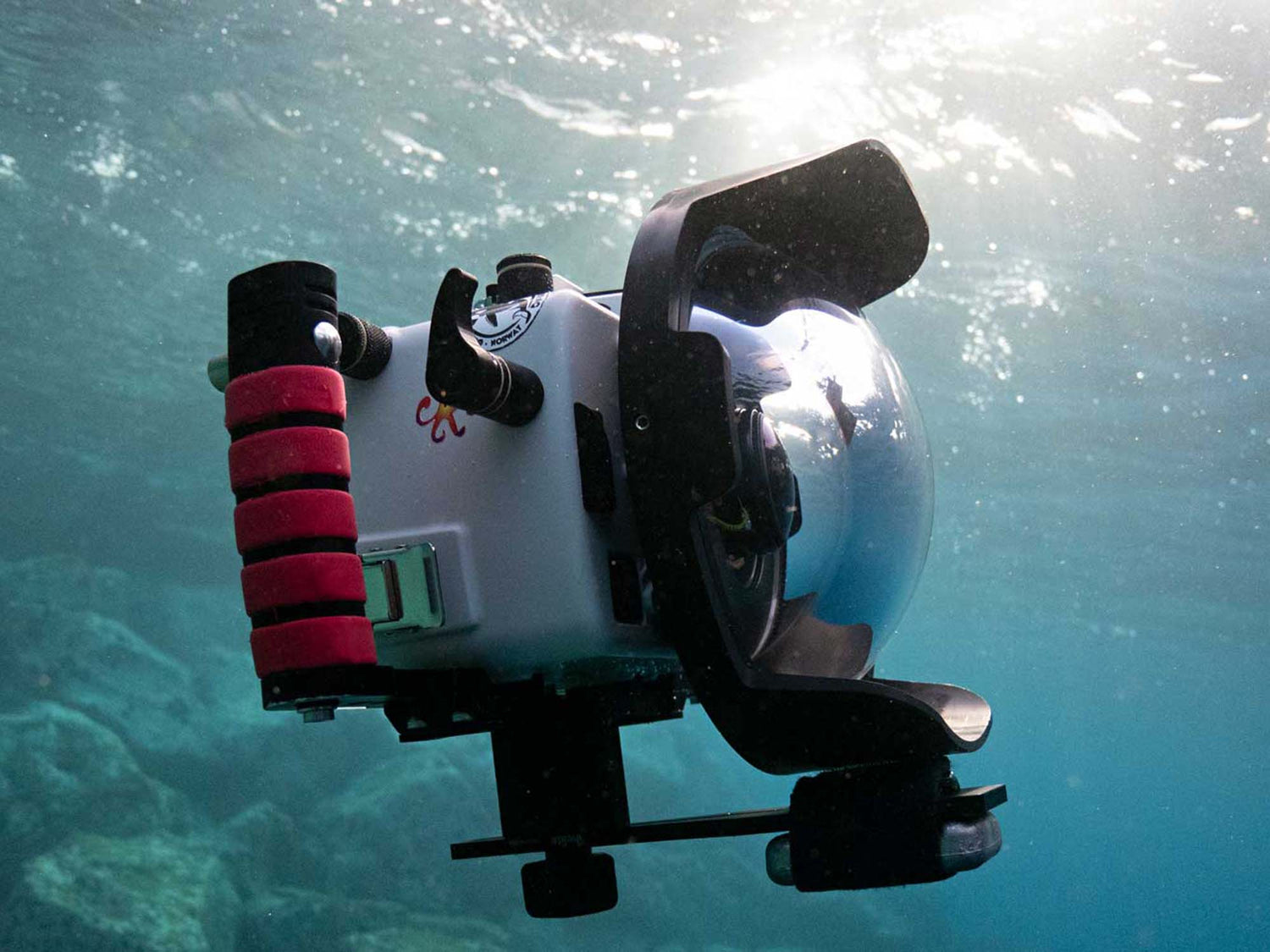 Achieve a Perfectly Balanced Mirrorless or DSLR Housing [VIDEO]