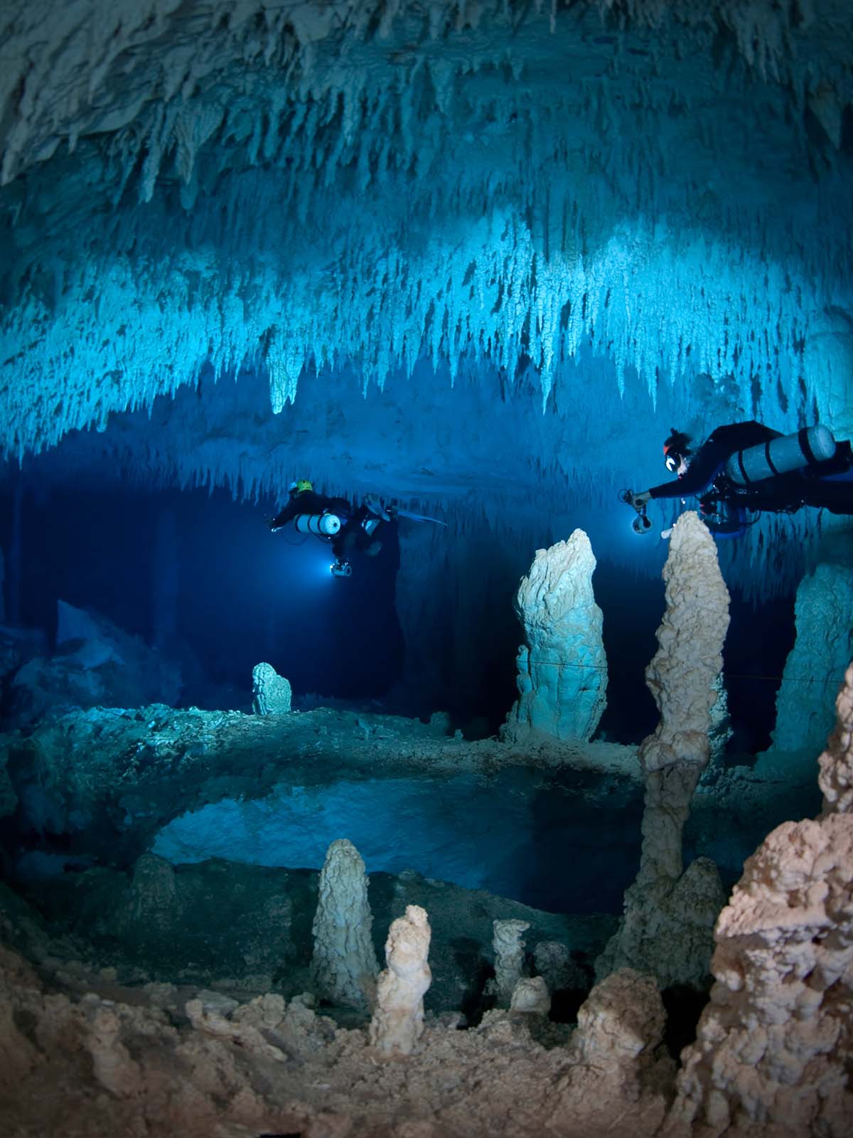 Cave diving with Ikelite DS Strobes Copyright Jill Heinerth 